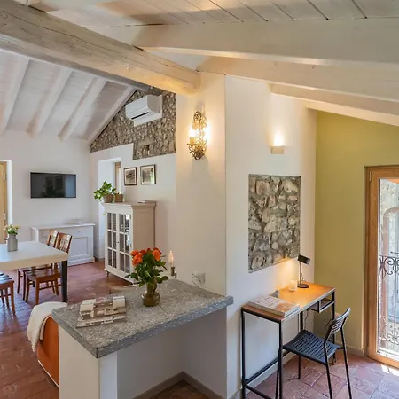 Apartmán Abbazia Acqua Dolce -with Stunning Terrace By Rent Lenno