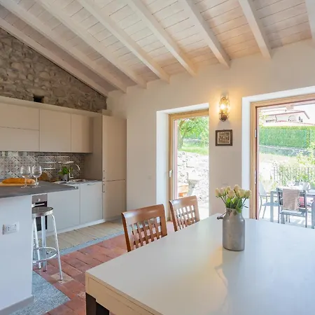 Abbazia Acqua Dolce -with Stunning Terrace By Rent Lenno